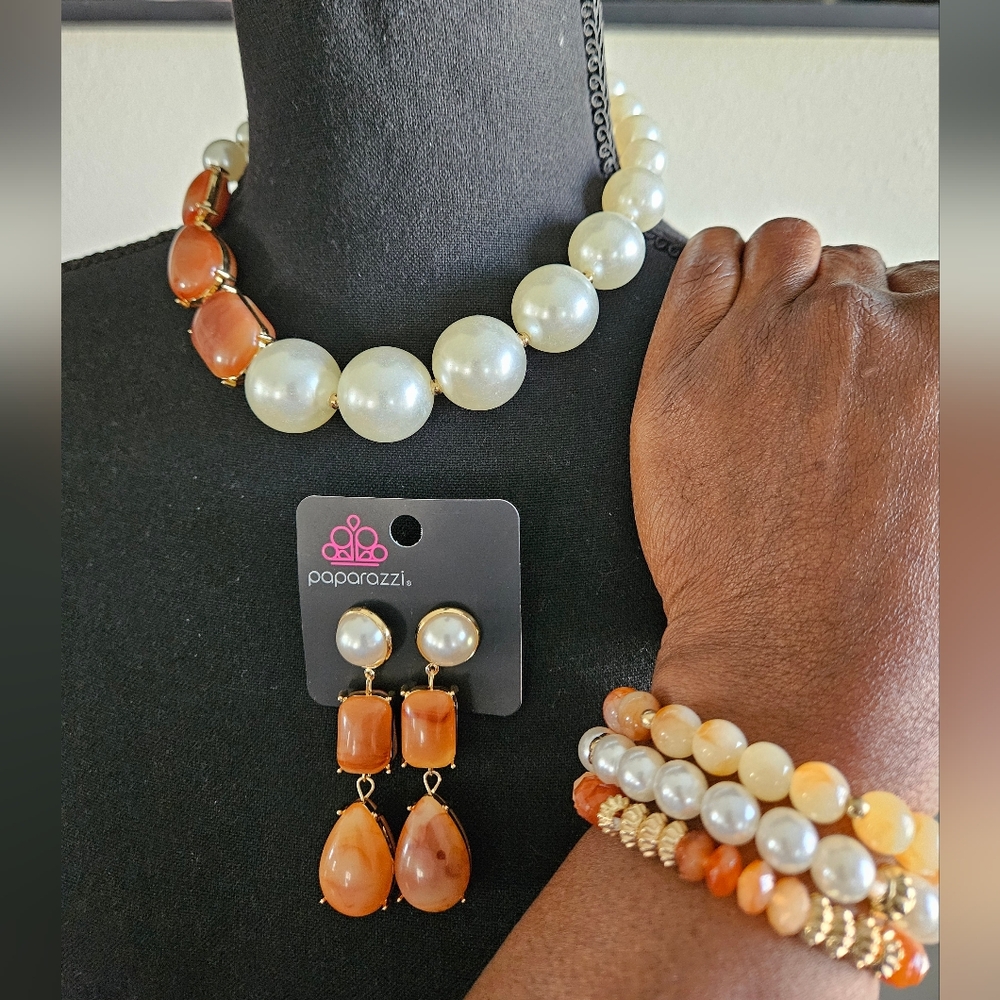 Marbled Orange and Cream Necklace Set - Picture 2 of 9